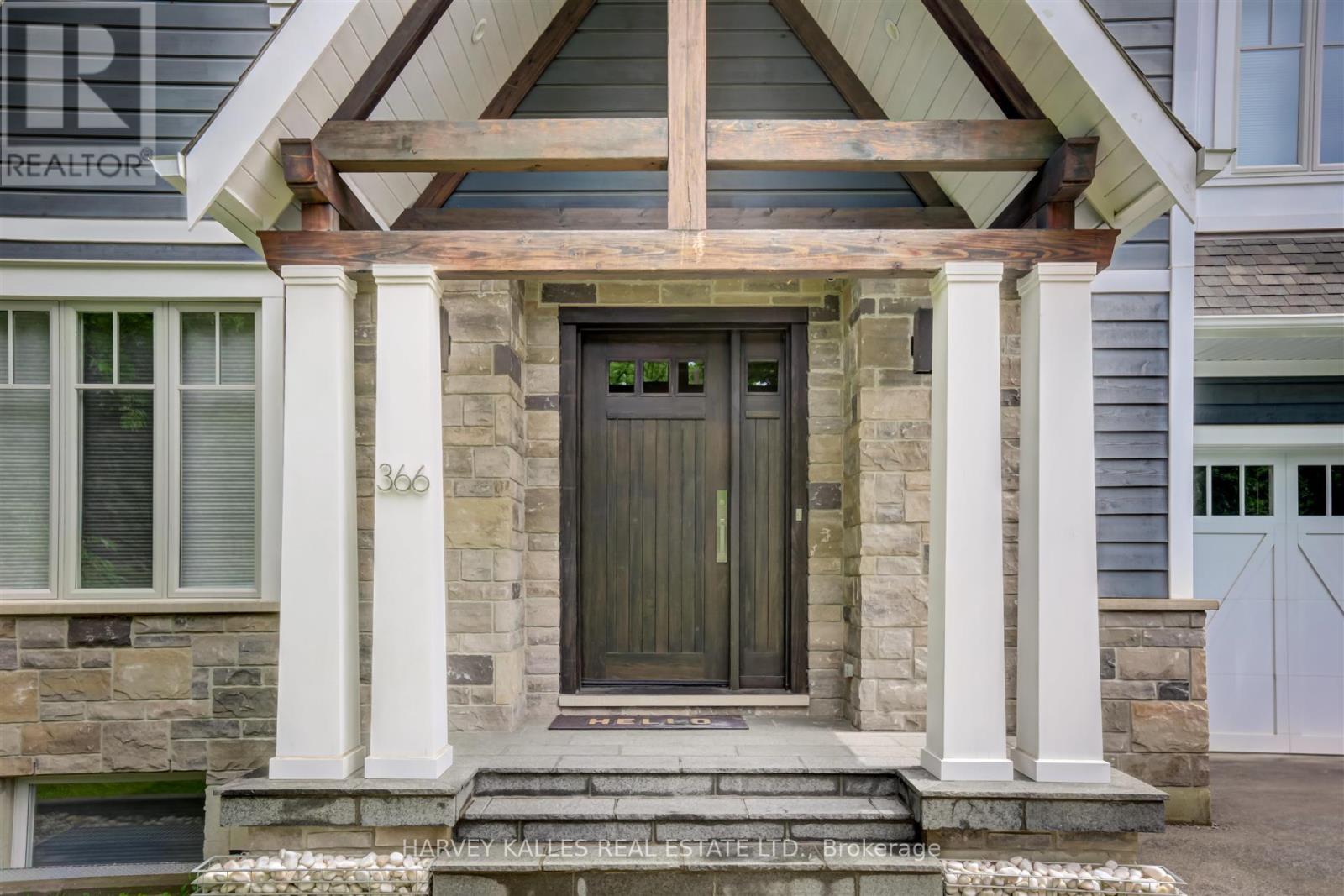 366 Galt Avenue, Oakville, Ontario L6J 3P3 - Photo 2 - W12478023