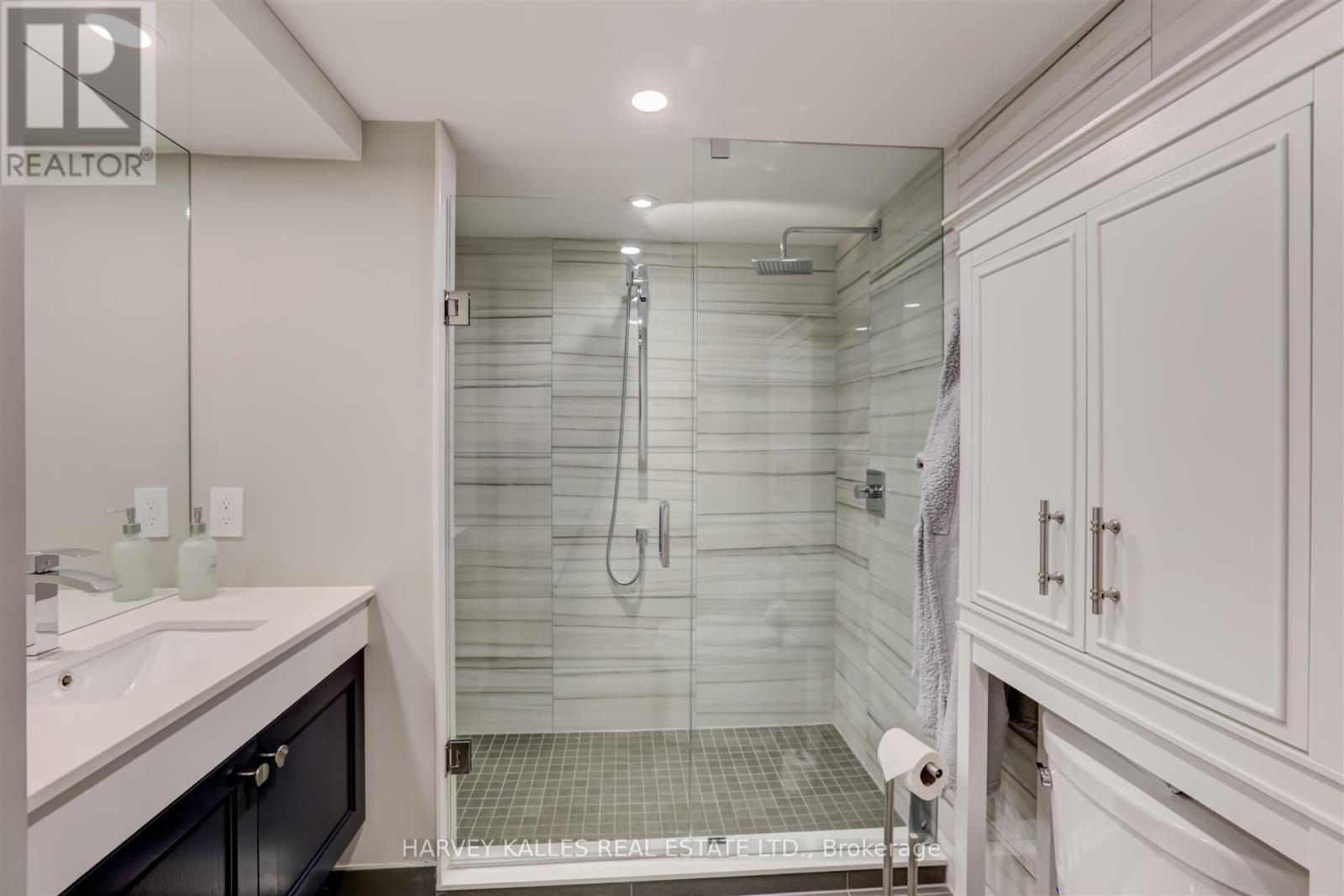 366 Galt Avenue, Oakville, Ontario L6J 3P3 - Photo 25 - W12478023