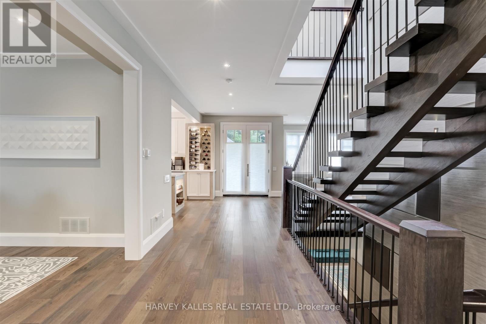 366 Galt Avenue, Oakville, Ontario L6J 3P3 - Photo 4 - W12478023