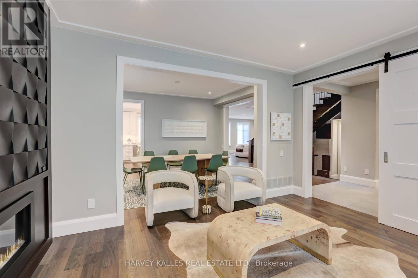 366 Galt Avenue, Oakville, Ontario L6J 3P3 - Photo 6 - W12478023