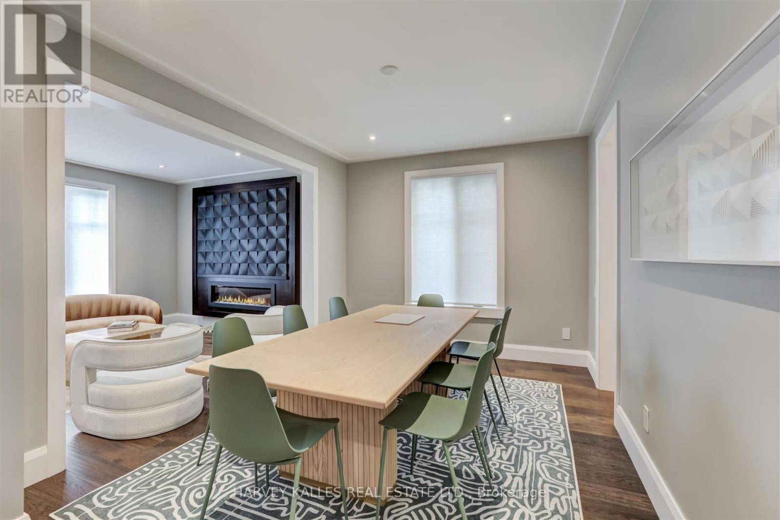 366 Galt Avenue, Oakville, Ontario L6J 3P3 - Photo 8 - W12478023