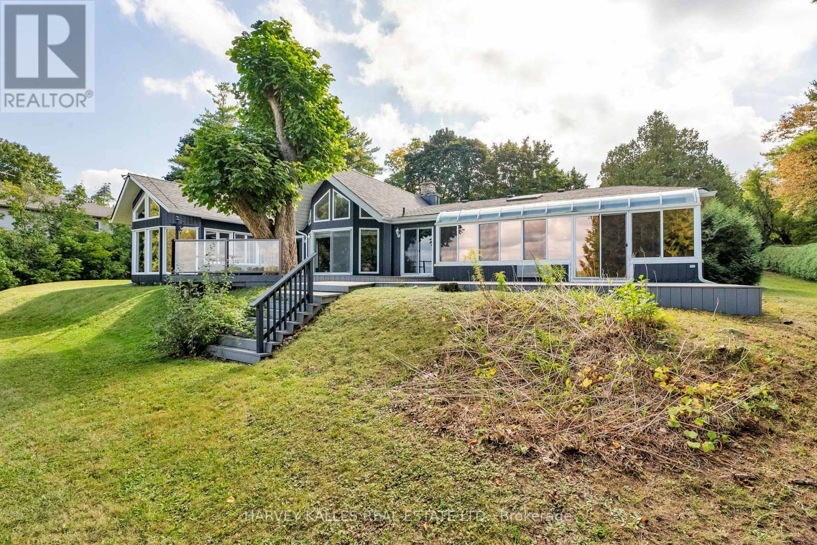 8 Oak Drive, Puslinch, Ontario N0B 2J0 - Photo 16 - X12478056