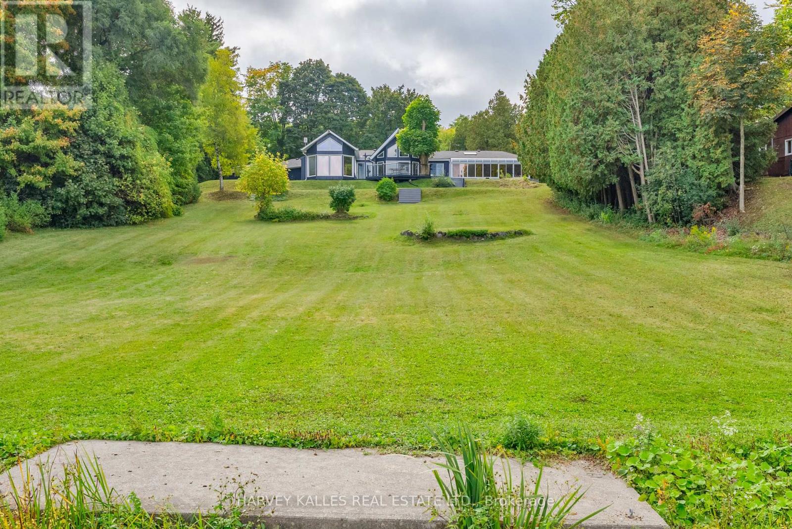 8 Oak Drive, Puslinch, Ontario N0B 2J0 - Photo 27 - X12478056