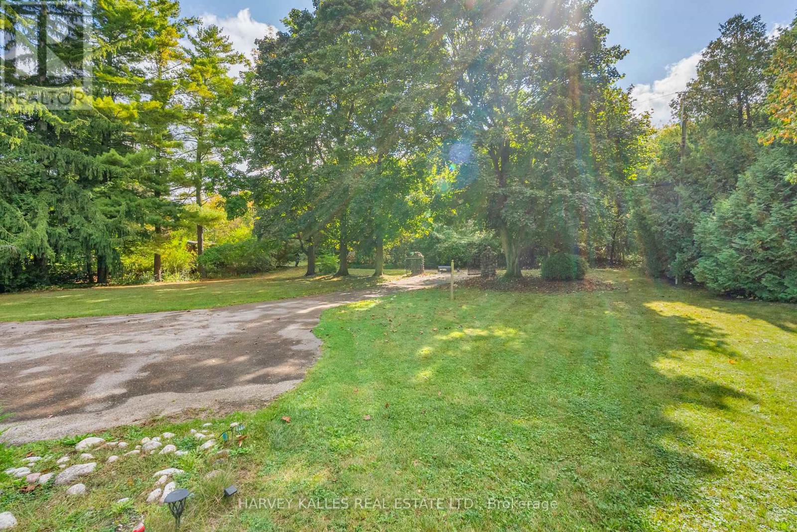 8 Oak Drive, Puslinch, Ontario N0B 2J0 - Photo 29 - X12478056