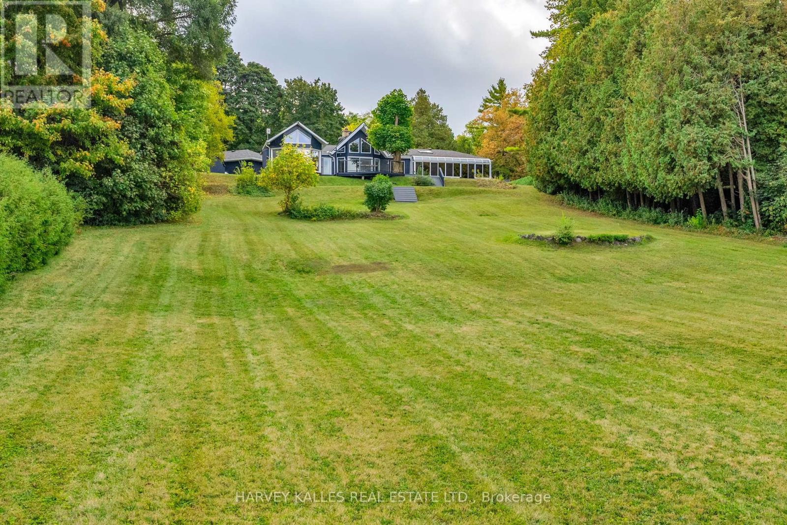 8 Oak Drive, Puslinch, Ontario N0B 2J0 - Photo 35 - X12478056