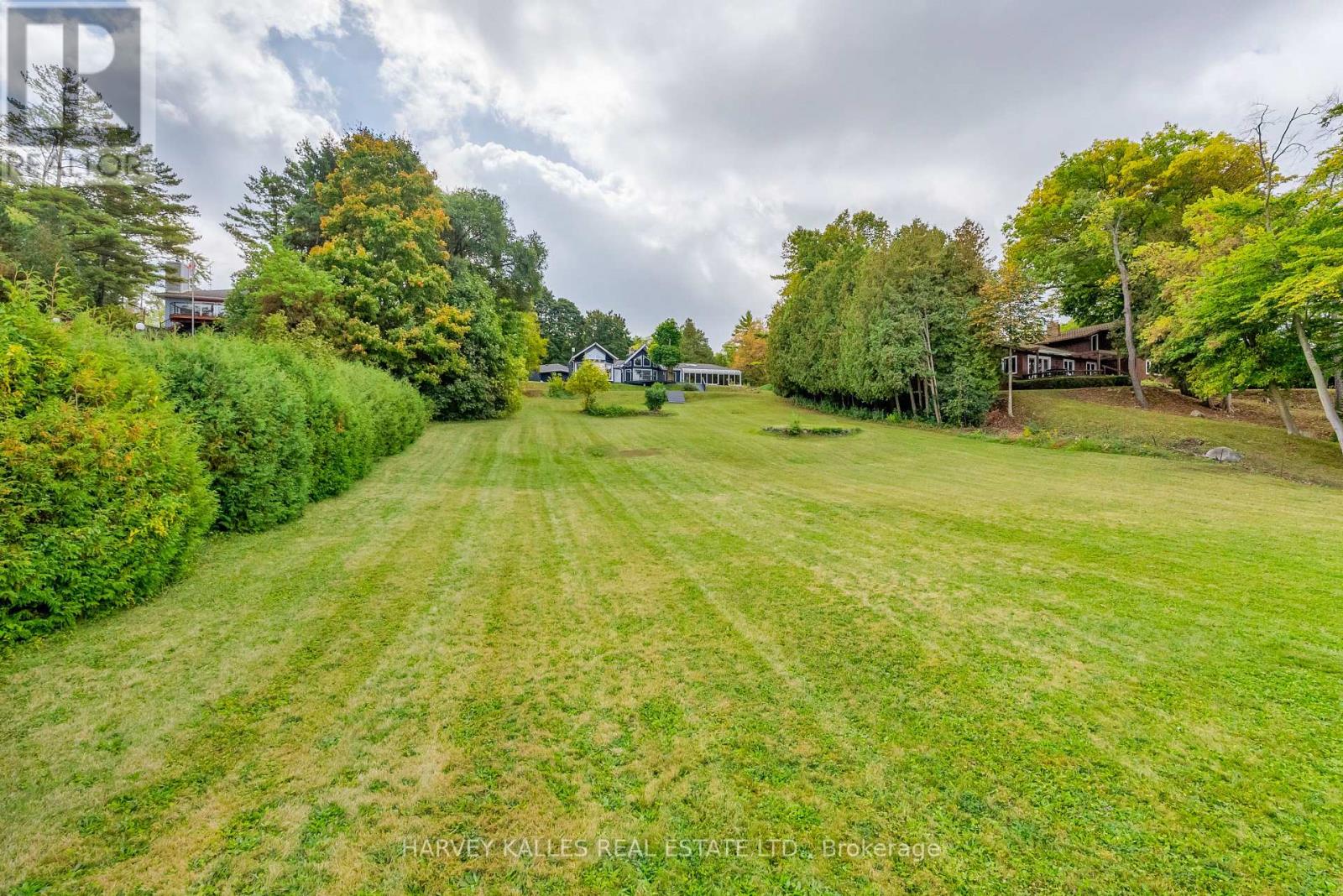 8 Oak Drive, Puslinch, Ontario N0B 2J0 - Photo 37 - X12478056