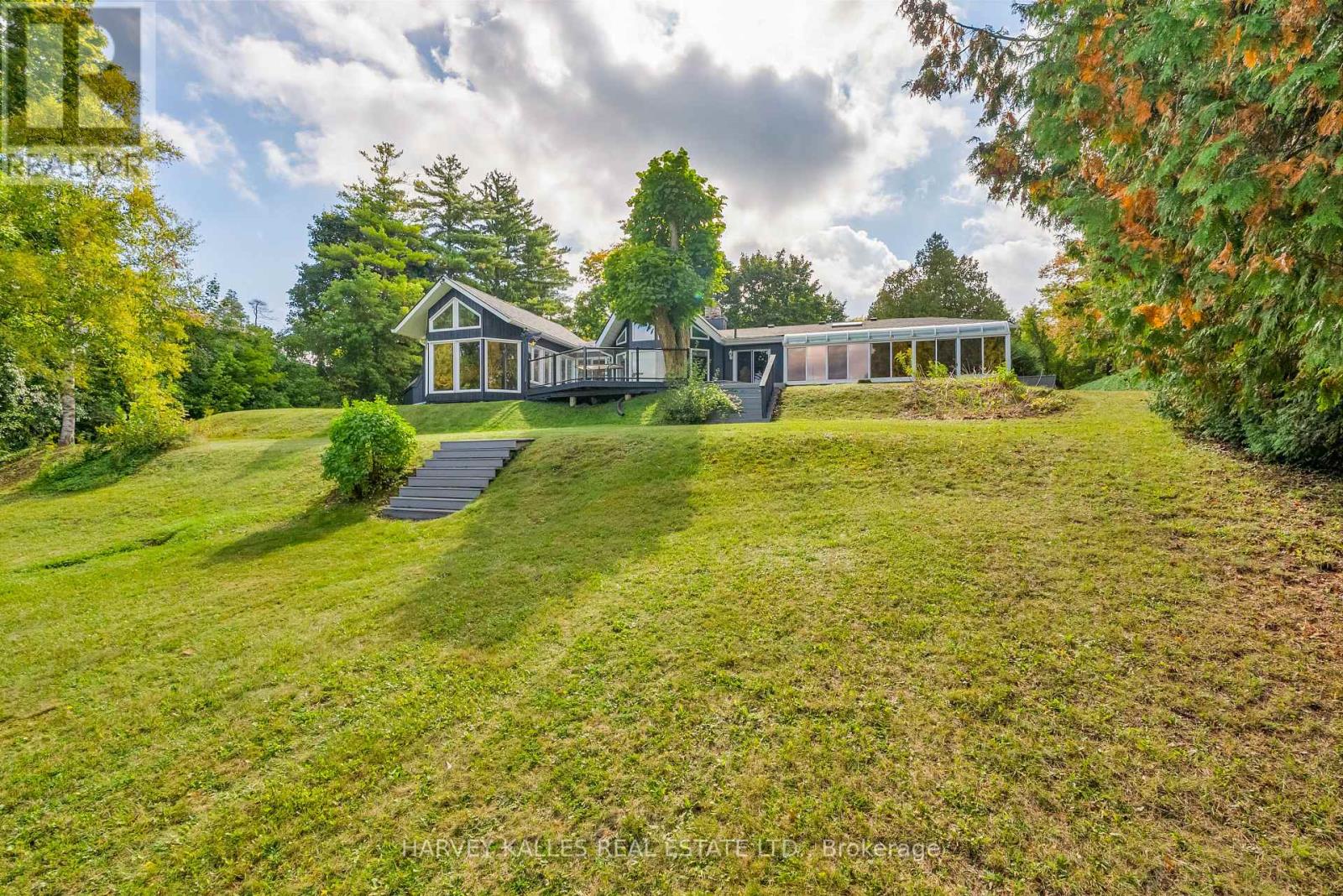 8 Oak Drive, Puslinch, Ontario N0B 2J0 - Photo 41 - X12478056
