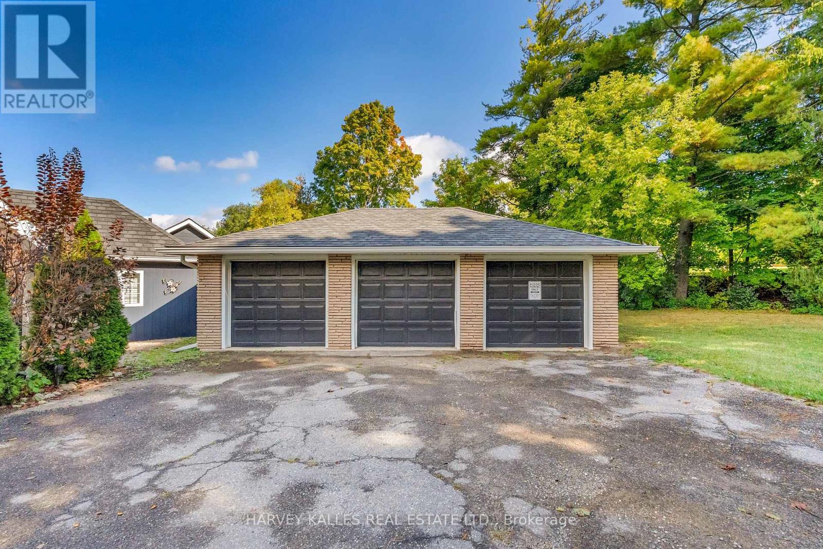 8 Oak Drive, Puslinch, Ontario N0B 2J0 - Photo 9 - X12478056