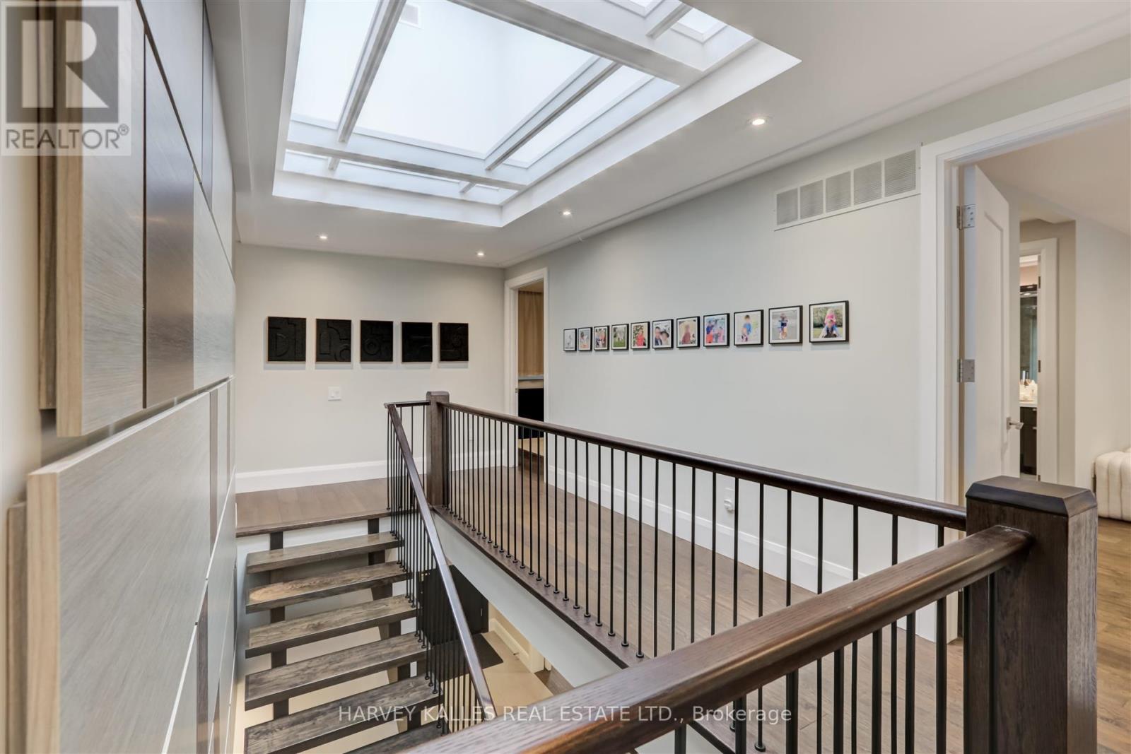 366 Galt Avenue, Oakville, Ontario L6J 3P3 - Photo 14 - W12478474