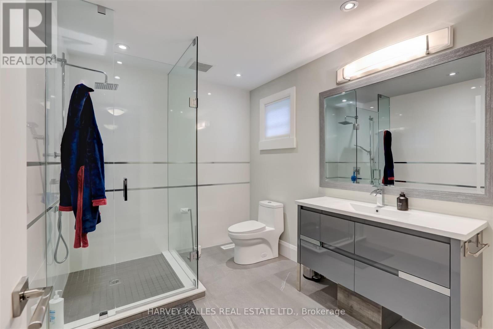 366 Galt Avenue, Oakville, Ontario L6J 3P3 - Photo 19 - W12478474