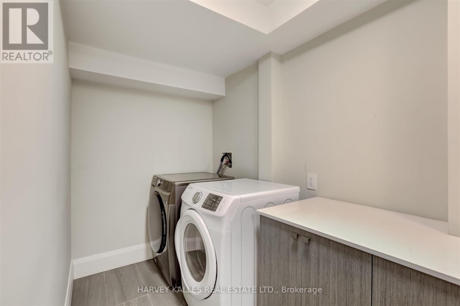 366 Galt Avenue, Oakville, Ontario L6J 3P3 - Photo 26 - W12478474