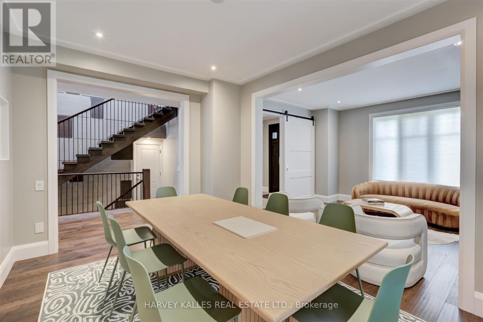 366 Galt Avenue, Oakville, Ontario L6J 3P3 - Photo 7 - W12478474