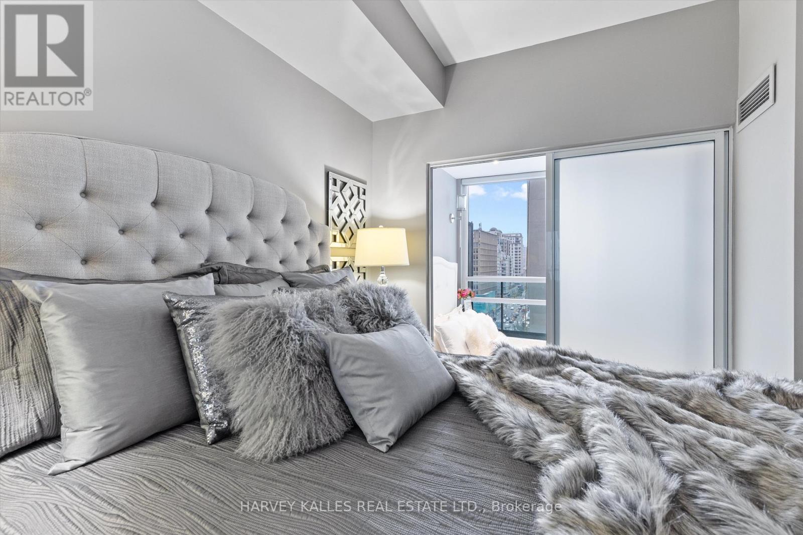 1205 - 1121 Bay Street, Toronto, Ontario  M5S 2B3 - Photo 16 - C12483266