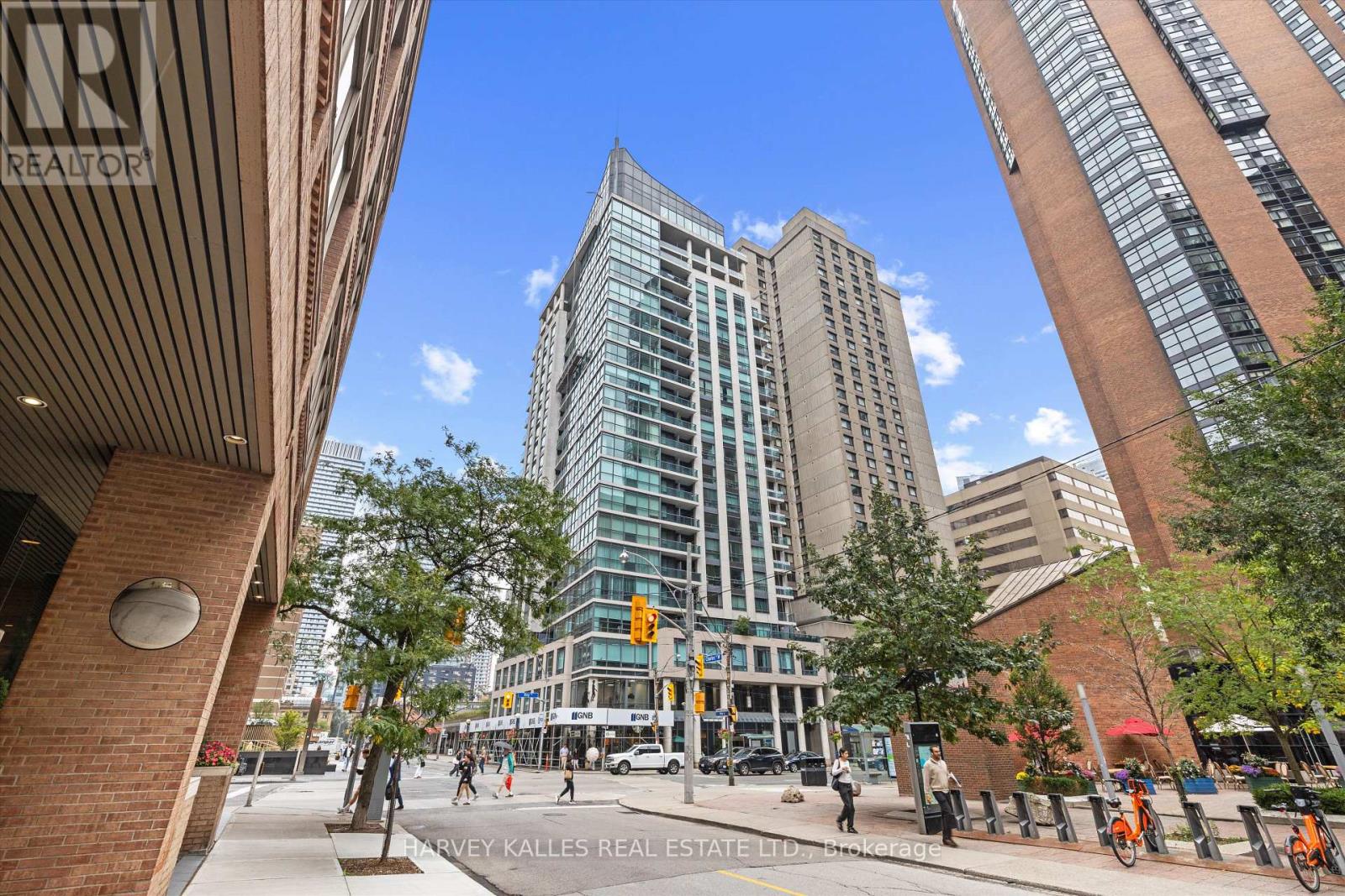 1205 - 1121 Bay Street, Toronto, Ontario  M5S 2B3 - Photo 2 - C12483266