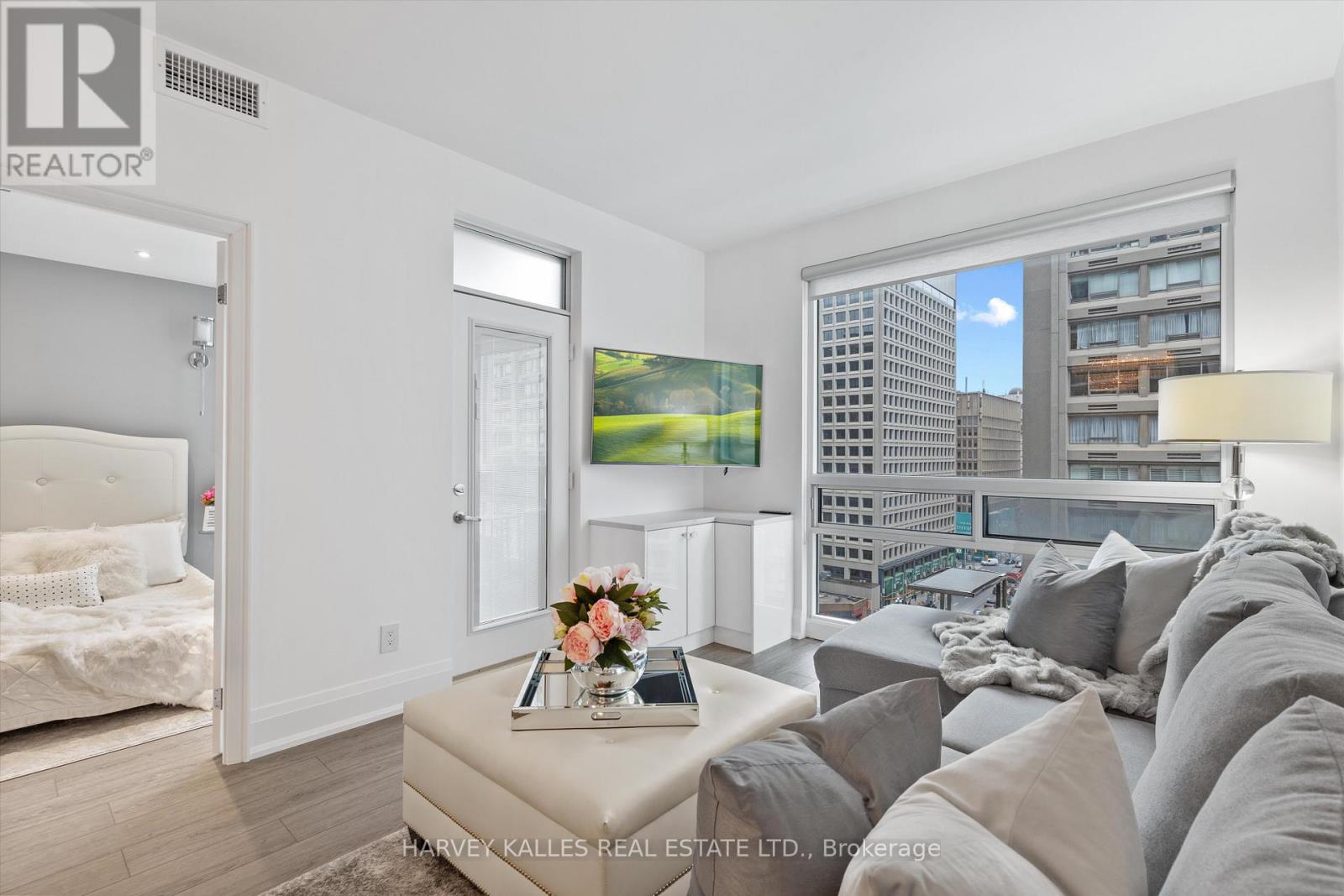 1205 - 1121 Bay Street, Toronto, Ontario  M5S 2B3 - Photo 8 - C12483266