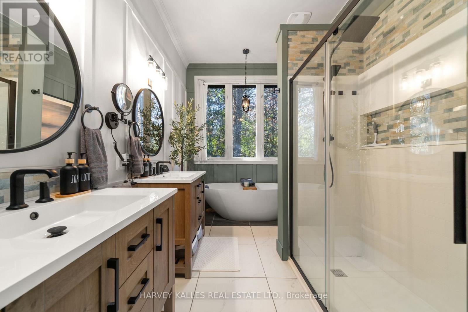 12130 Loyalist Parkway, Prince Edward County, Ontario K0K 2T0 - Photo 14 - X12491884