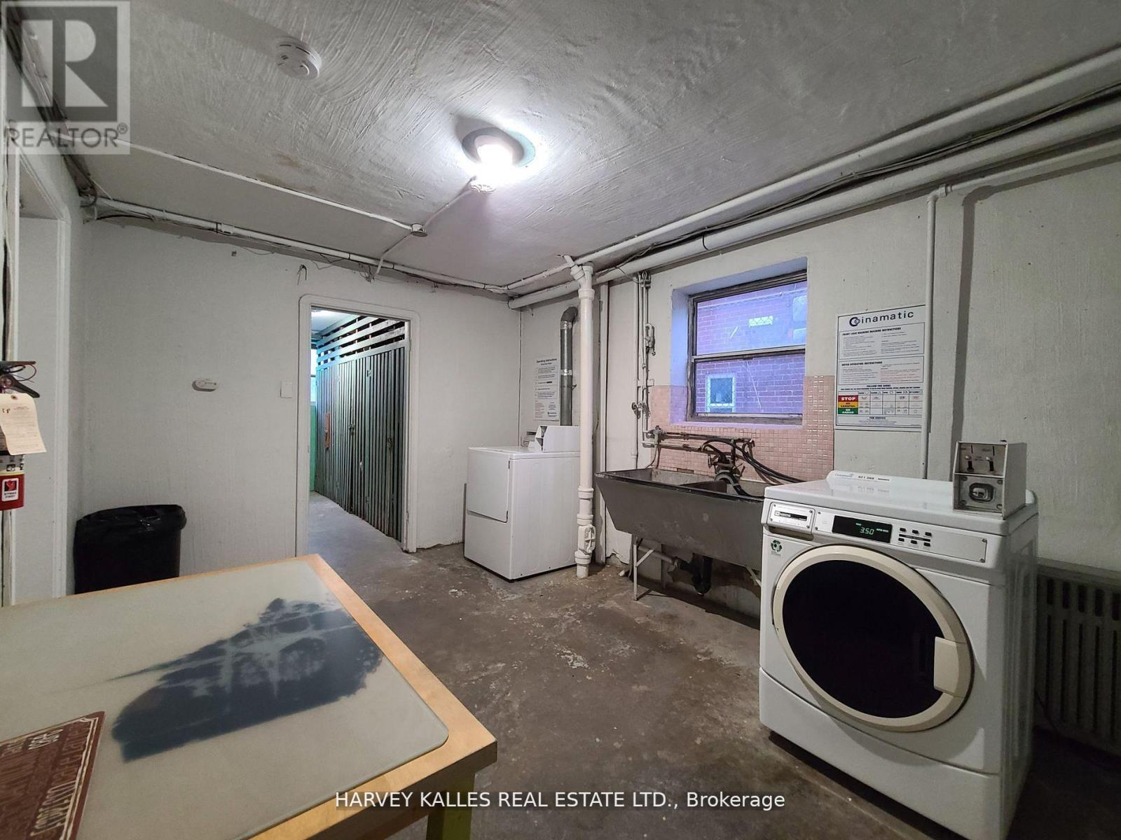 90 Trethewey Drive, Toronto, Ontario  M6M 4B4 - Photo 17 - W12501744