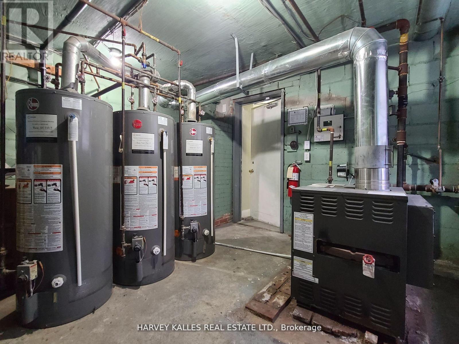 90 Trethewey Drive, Toronto, Ontario  M6M 4B4 - Photo 20 - W12501744