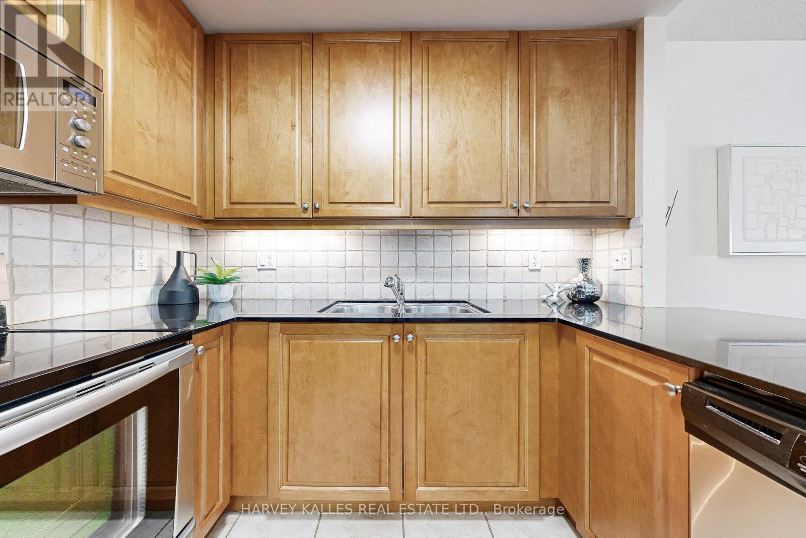 405 - 4620 Highway 7, Vaughan, Ontario  L4L 0B3 - Photo 8 - N12512764