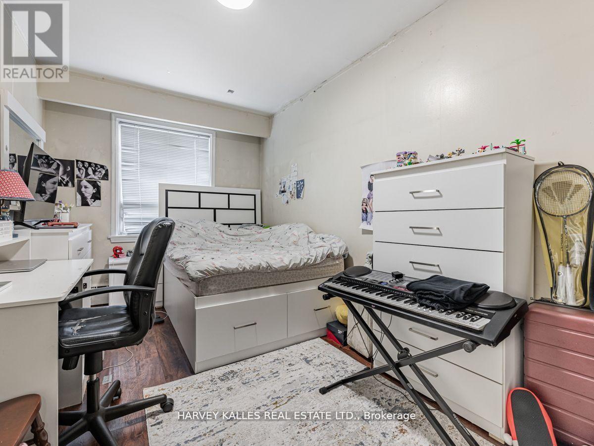 6 Carrington Avenue, Toronto, Ontario  M6E 2C3 - Photo 13 - W12513536