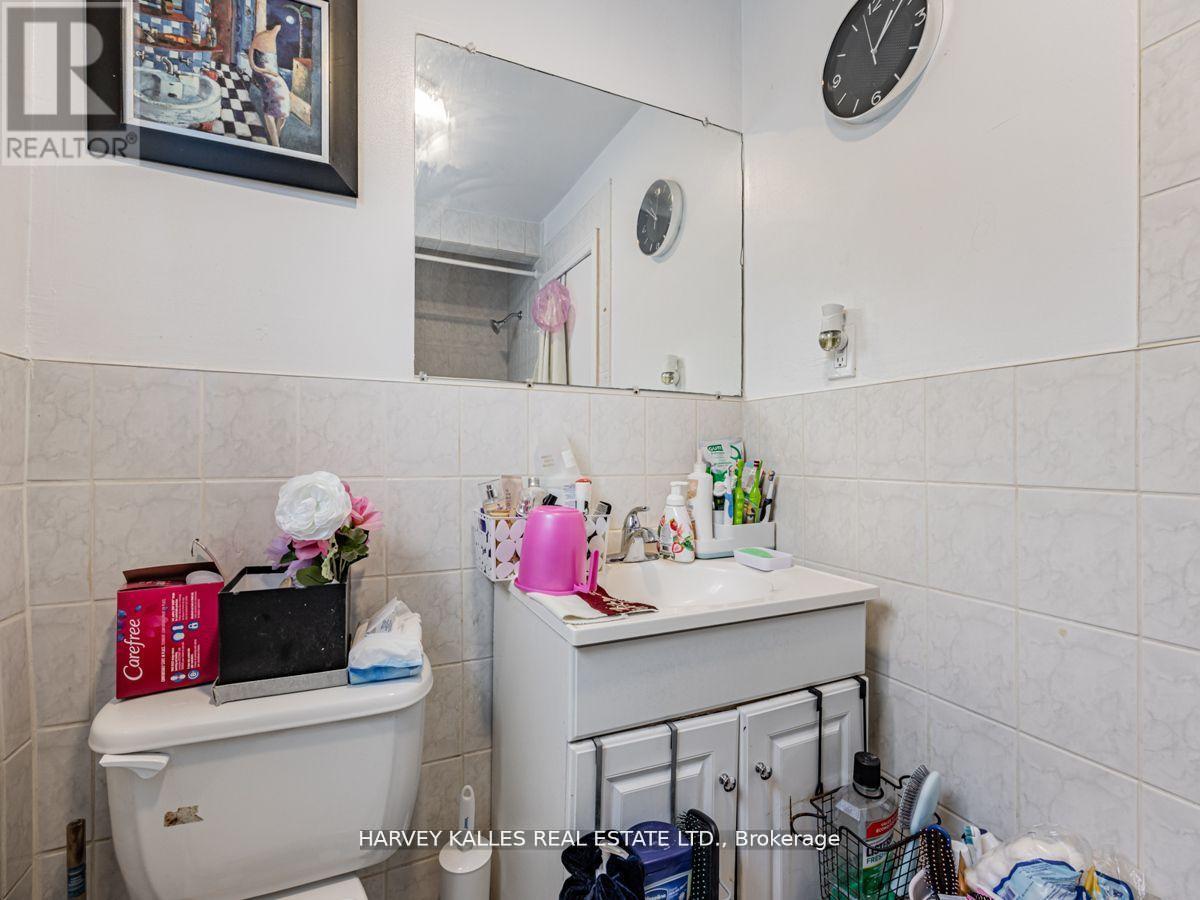 6 Carrington Avenue, Toronto, Ontario  M6E 2C3 - Photo 14 - W12513536