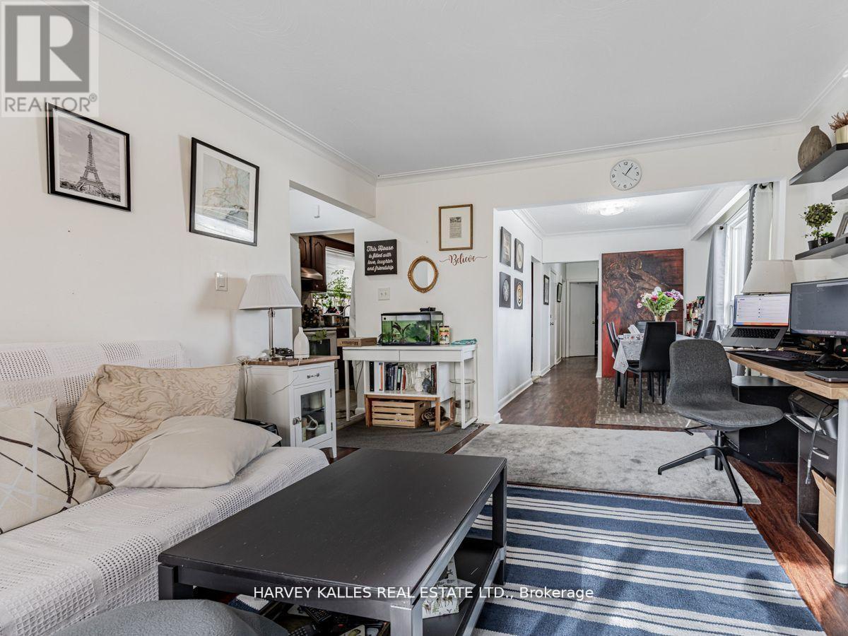 6 Carrington Avenue, Toronto, Ontario  M6E 2C3 - Photo 16 - W12513536