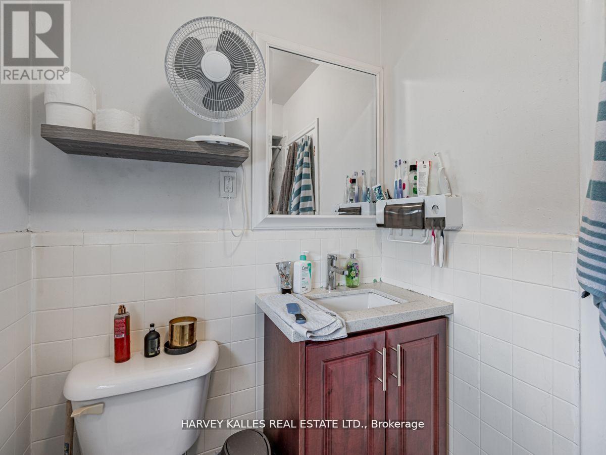 6 Carrington Avenue, Toronto, Ontario  M6E 2C3 - Photo 20 - W12513536