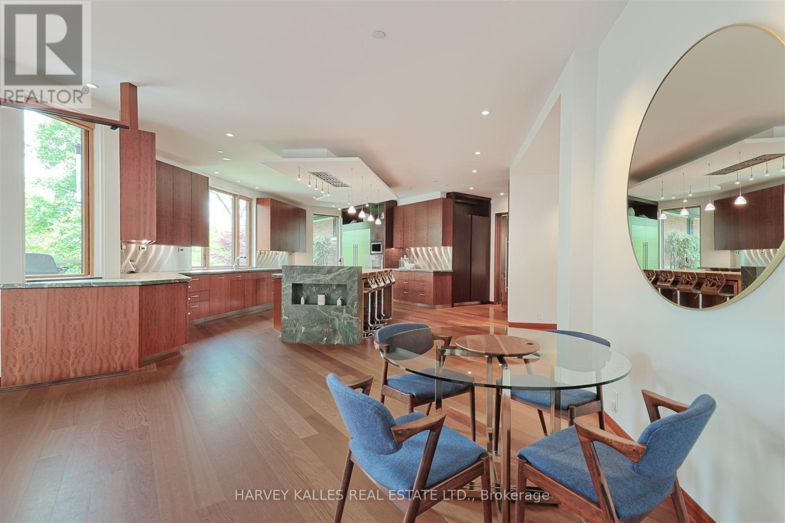 89 Kingsway Crescent, Toronto, Ontario  M8X 2R8 - Photo 11 - W12515228