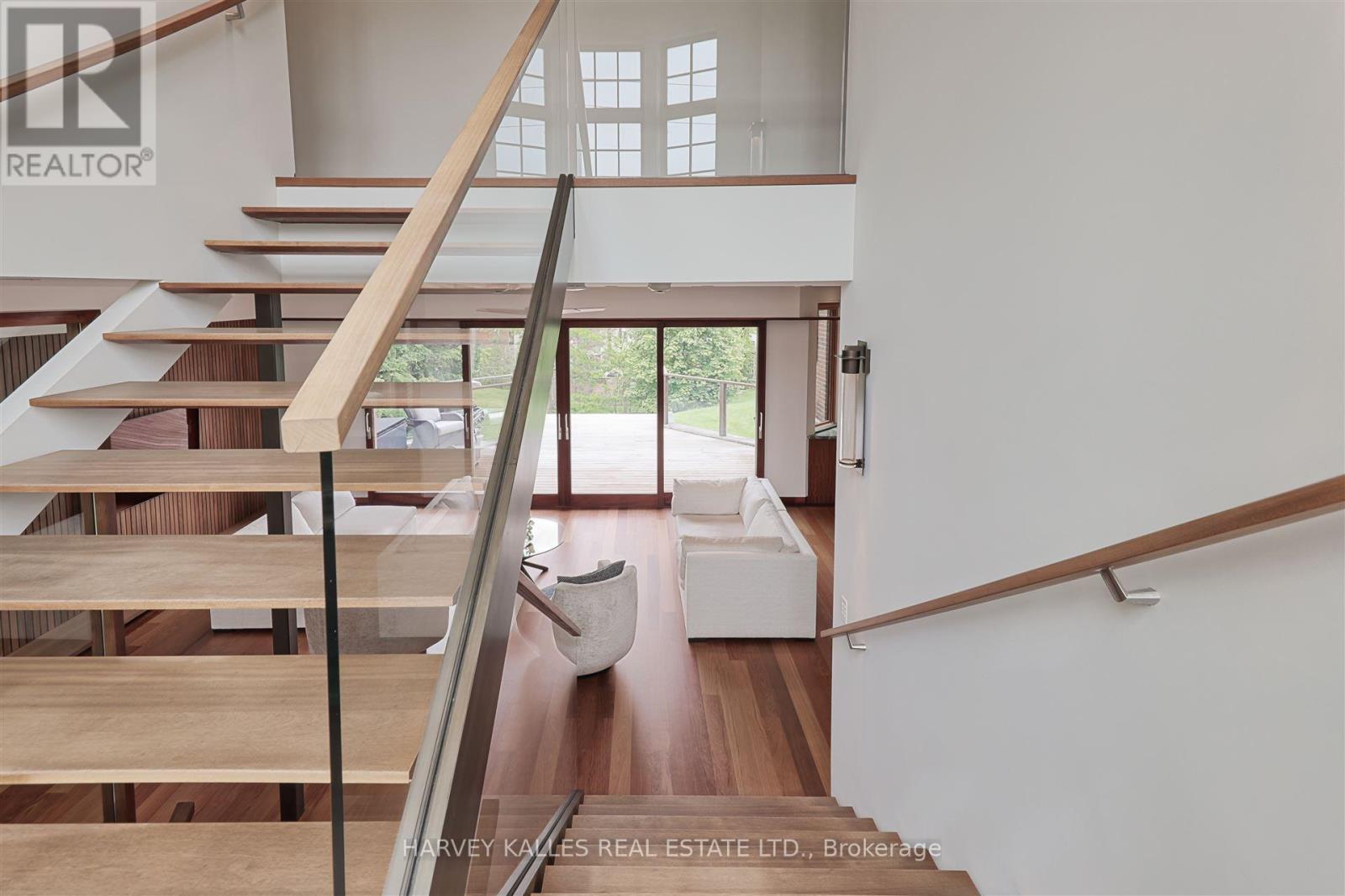 89 Kingsway Crescent, Toronto, Ontario  M8X 2R8 - Photo 17 - W12515228