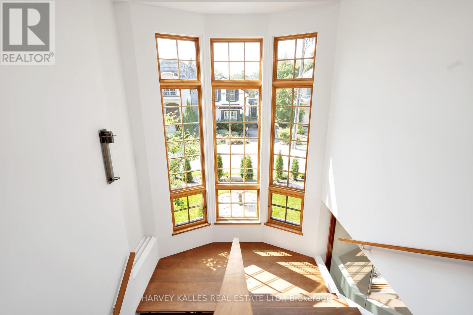 89 Kingsway Crescent, Toronto, Ontario  M8X 2R8 - Photo 18 - W12515228