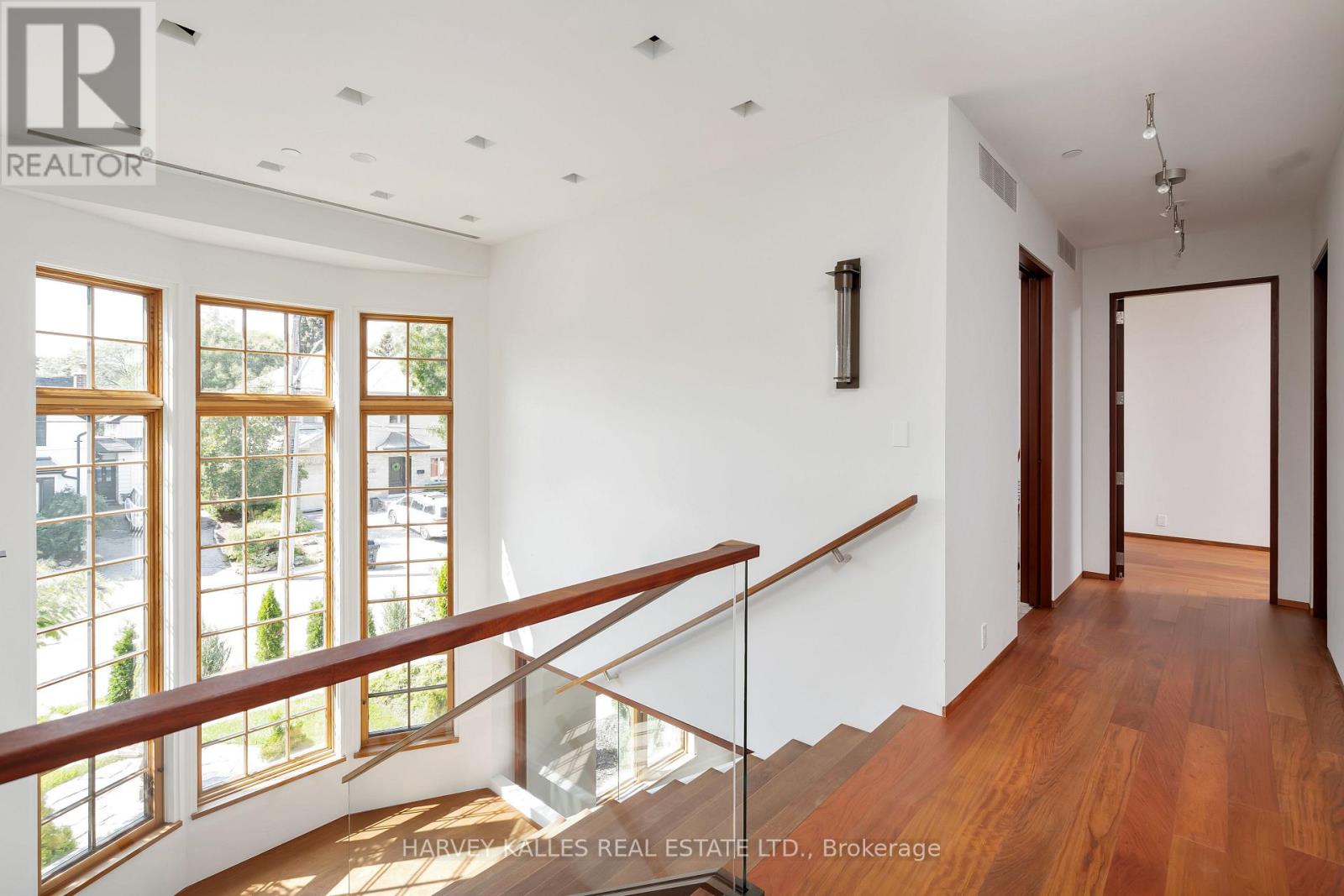 89 Kingsway Crescent, Toronto, Ontario  M8X 2R8 - Photo 19 - W12515228