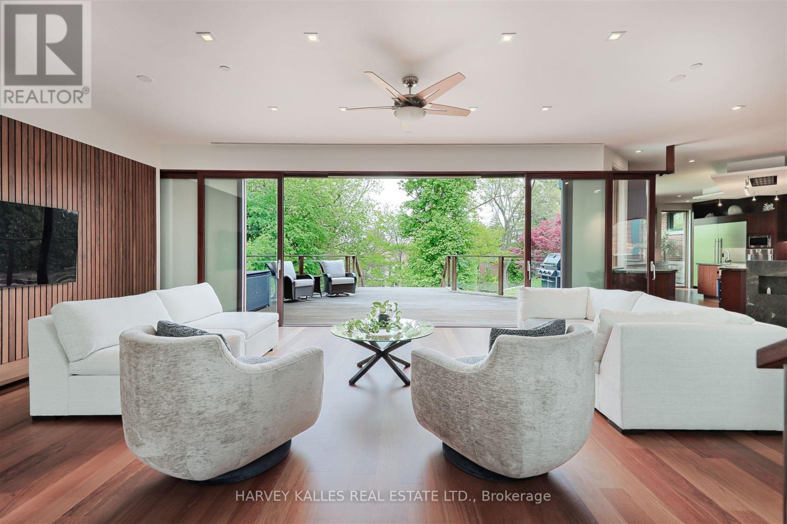 89 Kingsway Crescent, Toronto, Ontario  M8X 2R8 - Photo 2 - W12515228