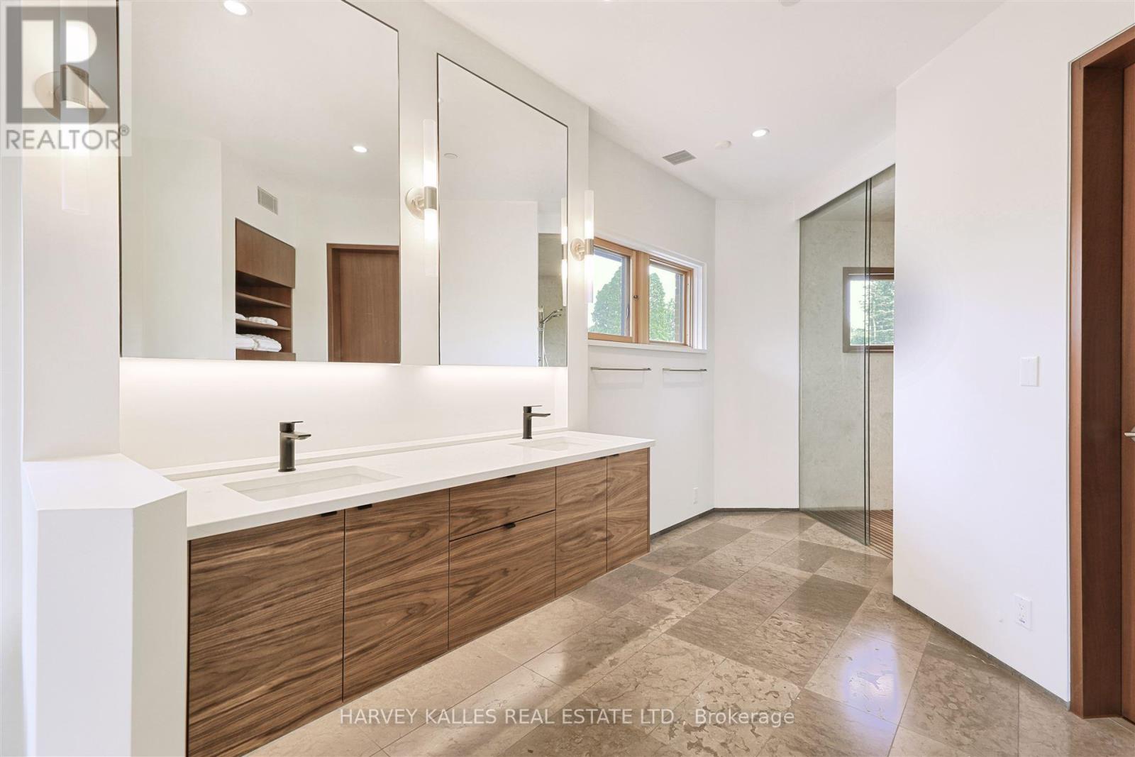 89 Kingsway Crescent, Toronto, Ontario  M8X 2R8 - Photo 22 - W12515228