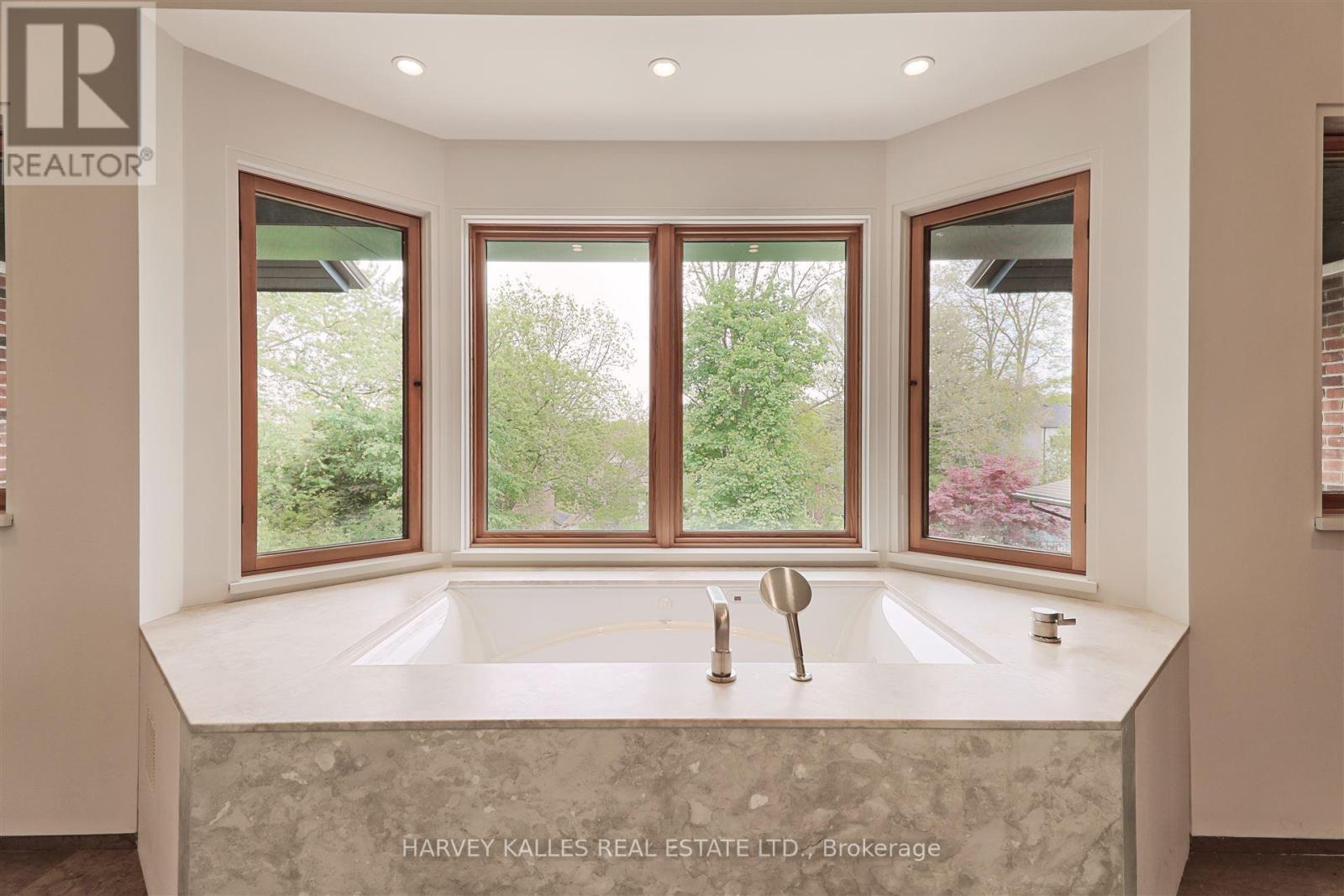 89 Kingsway Crescent, Toronto, Ontario  M8X 2R8 - Photo 23 - W12515228