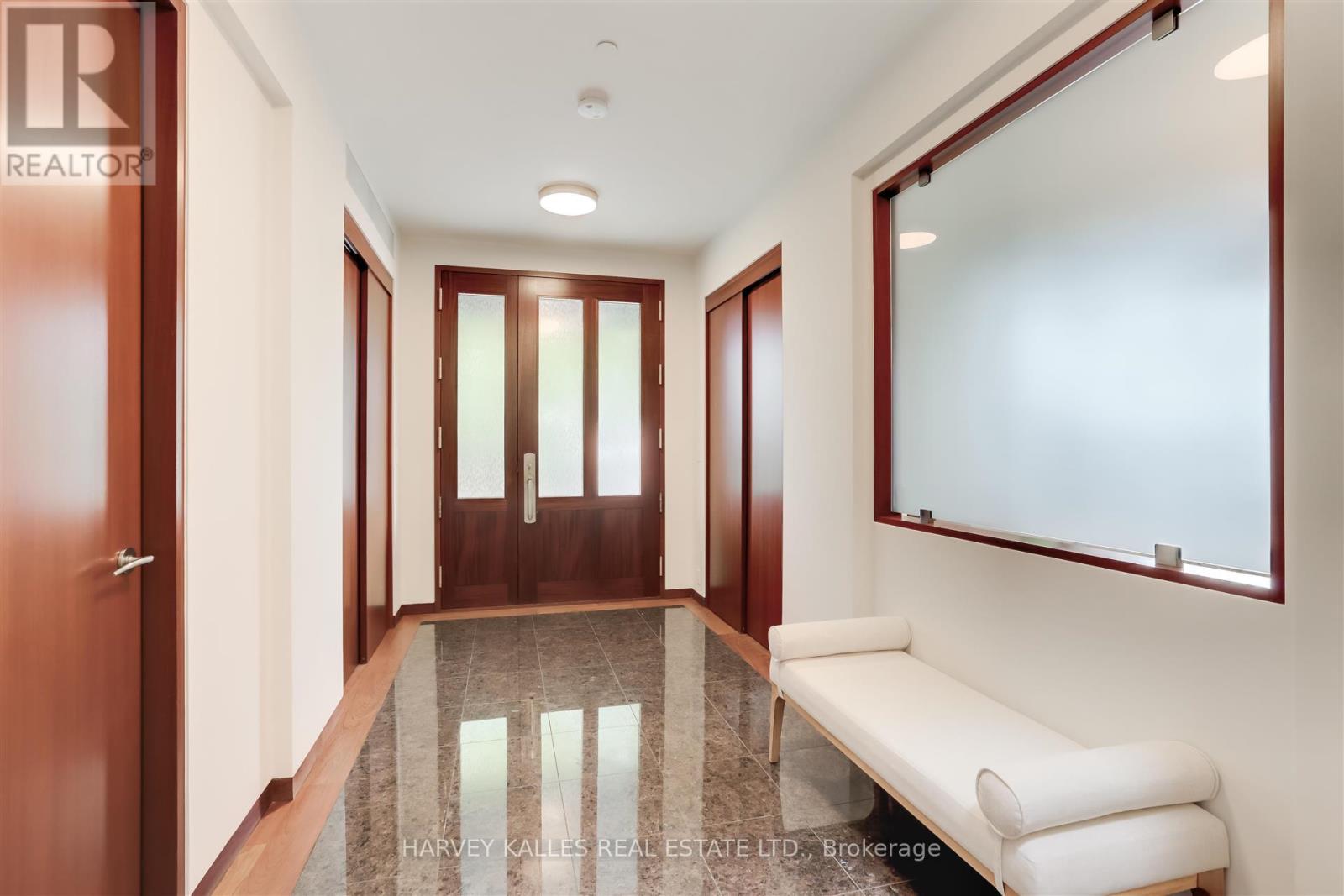 89 Kingsway Crescent, Toronto, Ontario  M8X 2R8 - Photo 3 - W12515228