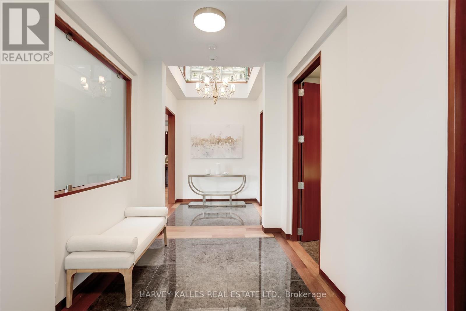 89 Kingsway Crescent, Toronto, Ontario  M8X 2R8 - Photo 4 - W12515228