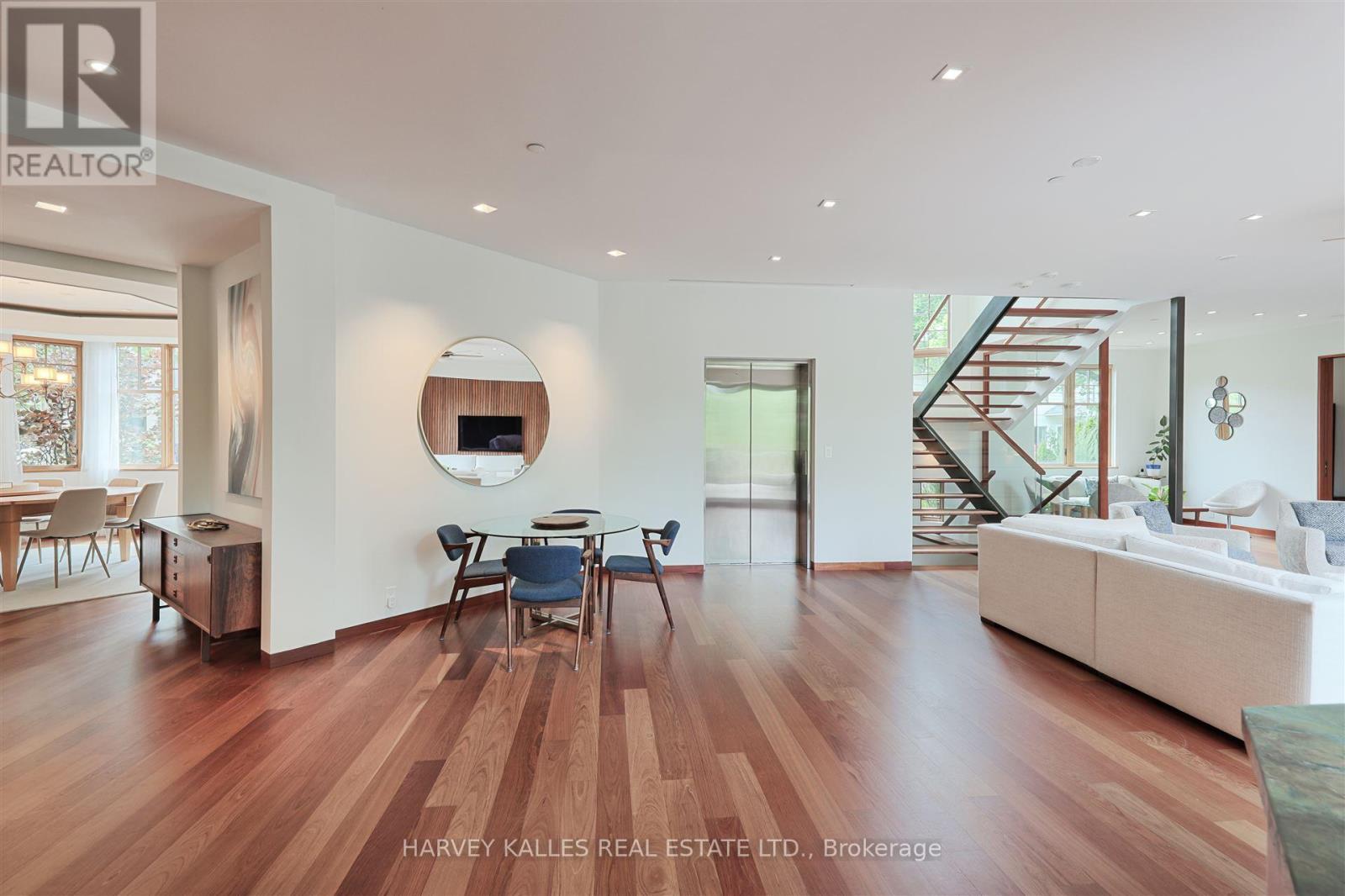 89 Kingsway Crescent, Toronto, Ontario  M8X 2R8 - Photo 7 - W12515228