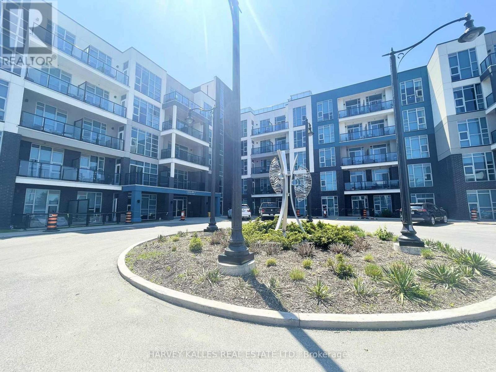 109 - 10 Concord Place, Grimsby, Ontario L3M 0G6 - Photo 2 - X12523926