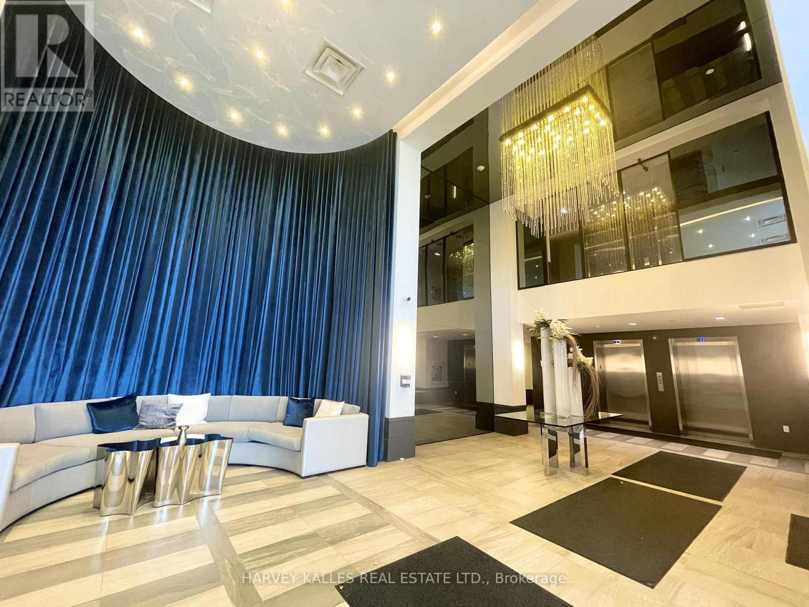 109 - 10 Concord Place, Grimsby, Ontario L3M 0G6 - Photo 3 - X12523926