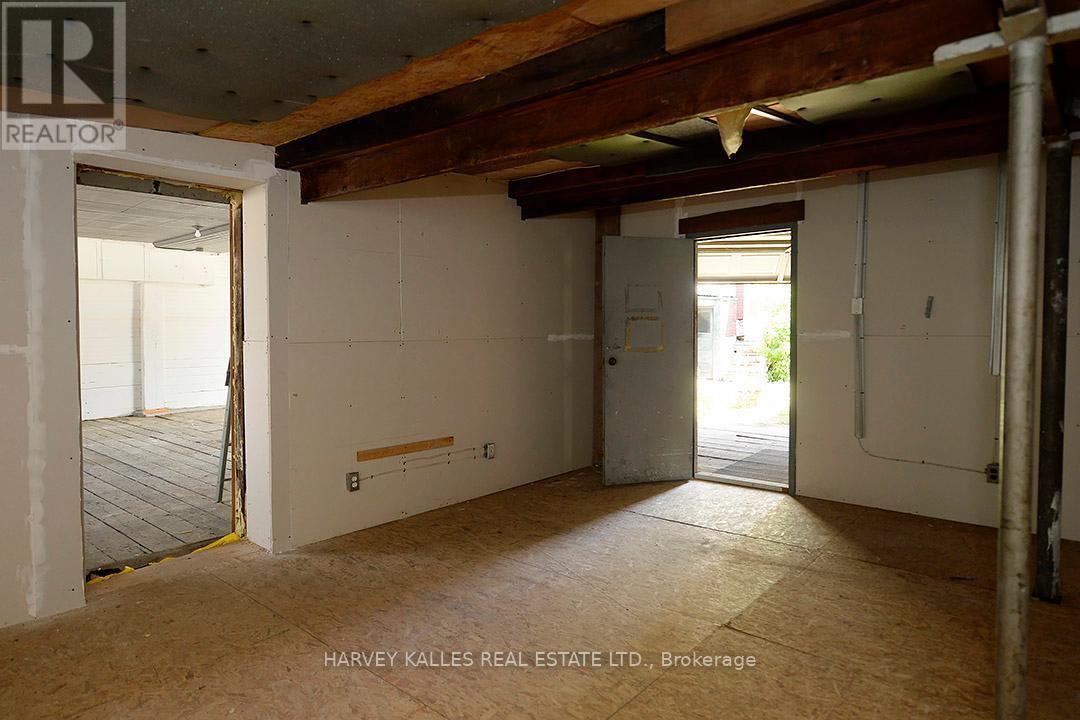 Rear - 792 Ossington Avenue, Toronto, Ontario M6G 3V1 - Photo 5 - W12529488