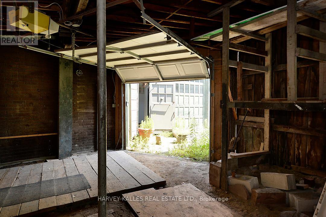 Rear - 792 Ossington Avenue, Toronto, Ontario M6G 3V1 - Photo 6 - W12529488