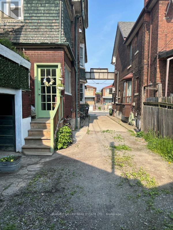 Rear - 792 Ossington Avenue, Toronto, Ontario M6G 3V1 - Photo 8 - W12529488