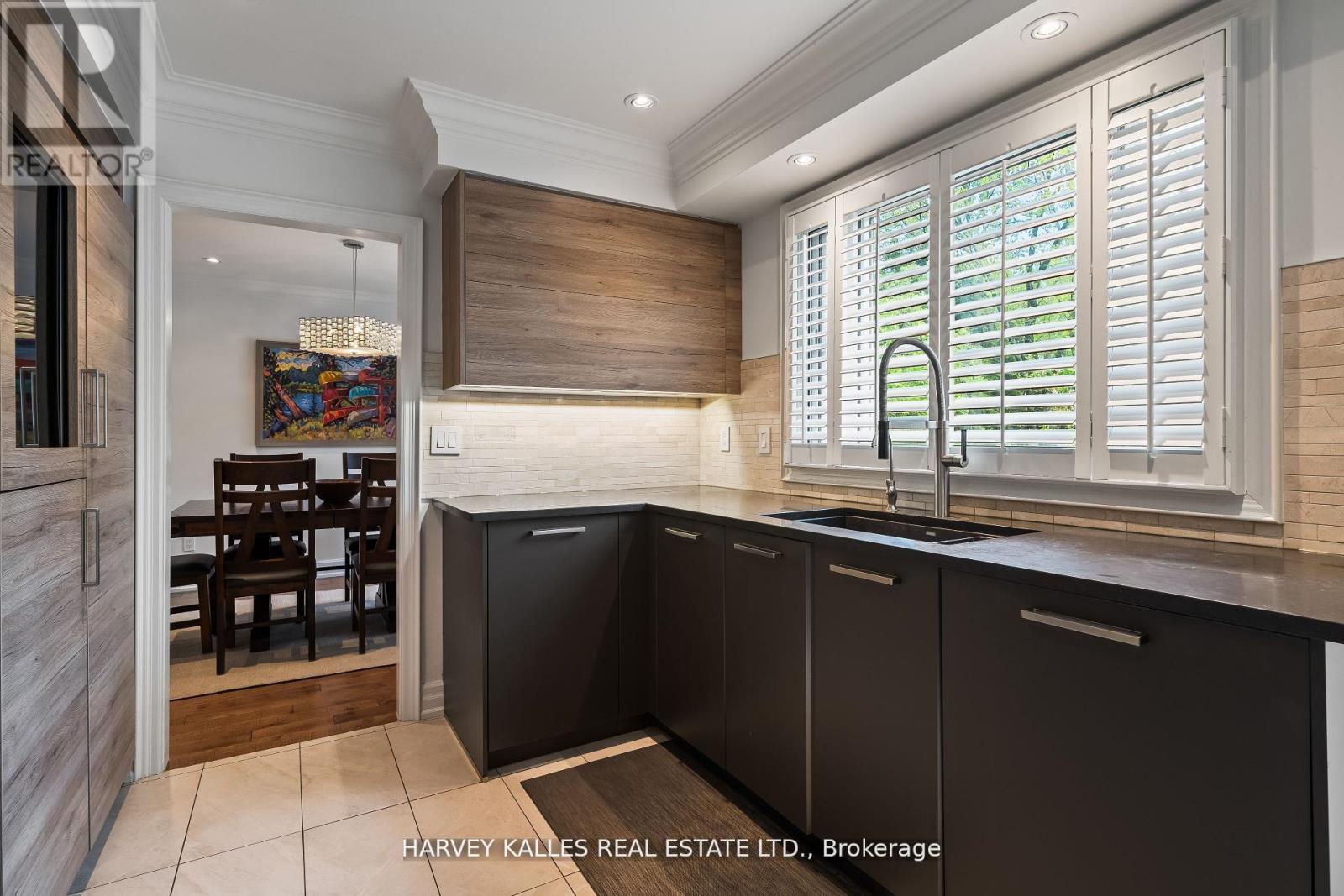 1268 Cermel Drive W, Mississauga, Ontario L5H 3V4 - Photo 10 - W12536360