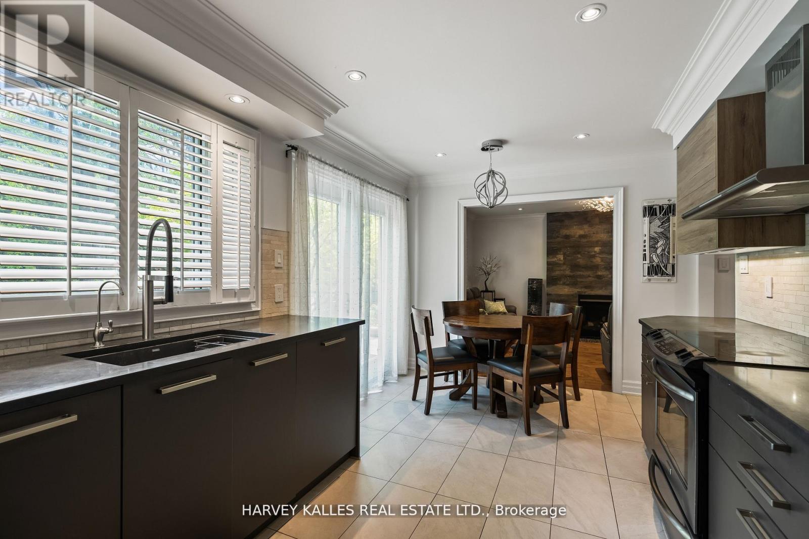 1268 Cermel Drive W, Mississauga, Ontario L5H 3V4 - Photo 12 - W12536360