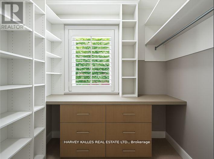 1268 Cermel Drive W, Mississauga, Ontario L5H 3V4 - Photo 18 - W12536360