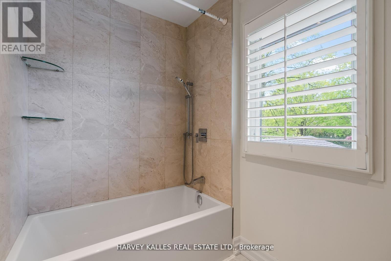 1268 Cermel Drive W, Mississauga, Ontario L5H 3V4 - Photo 24 - W12536360