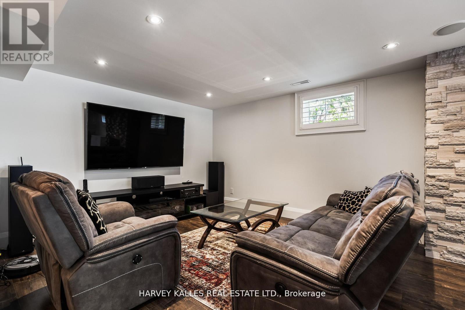 1268 Cermel Drive W, Mississauga, Ontario L5H 3V4 - Photo 25 - W12536360