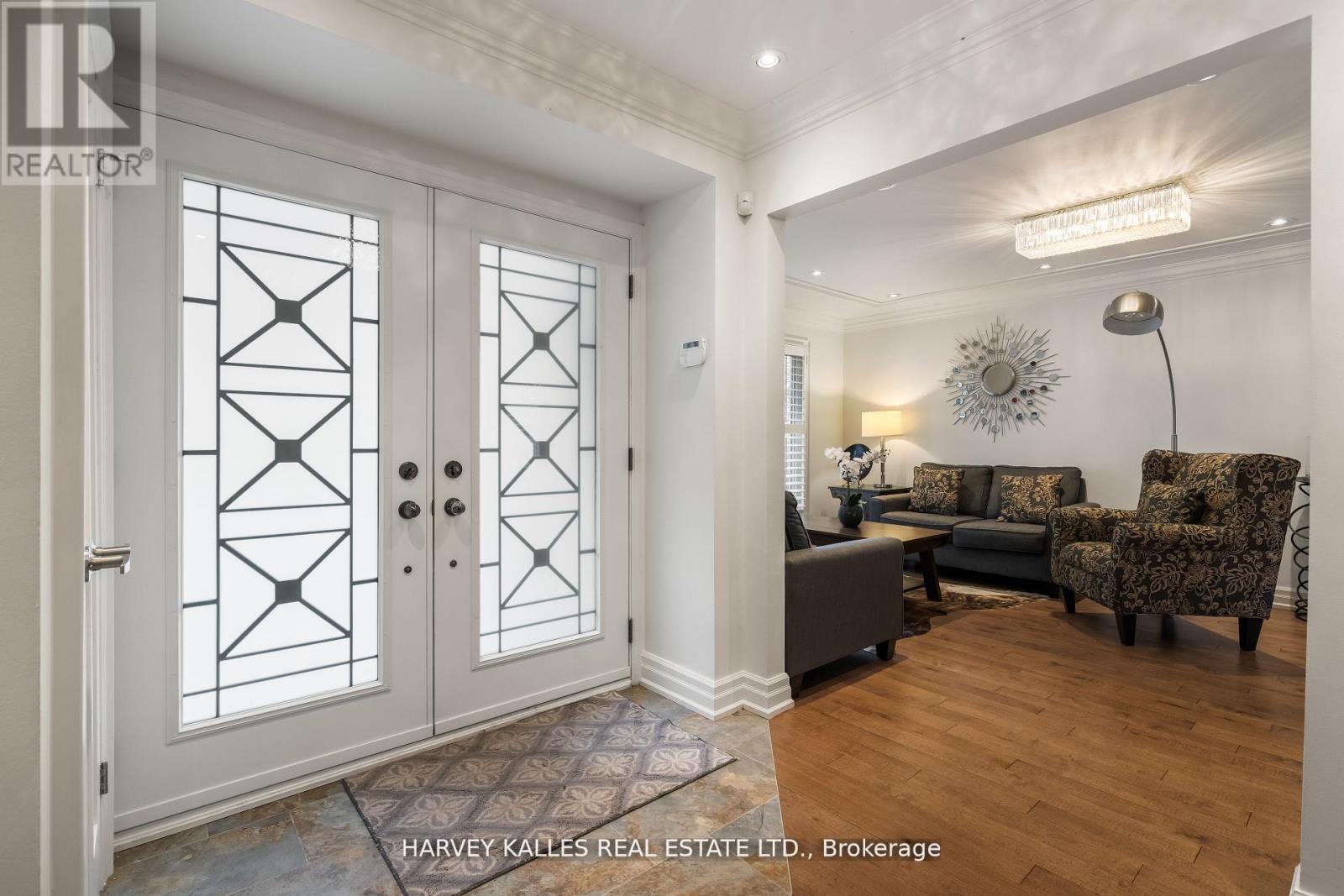 1268 Cermel Drive W, Mississauga, Ontario L5H 3V4 - Photo 3 - W12536360