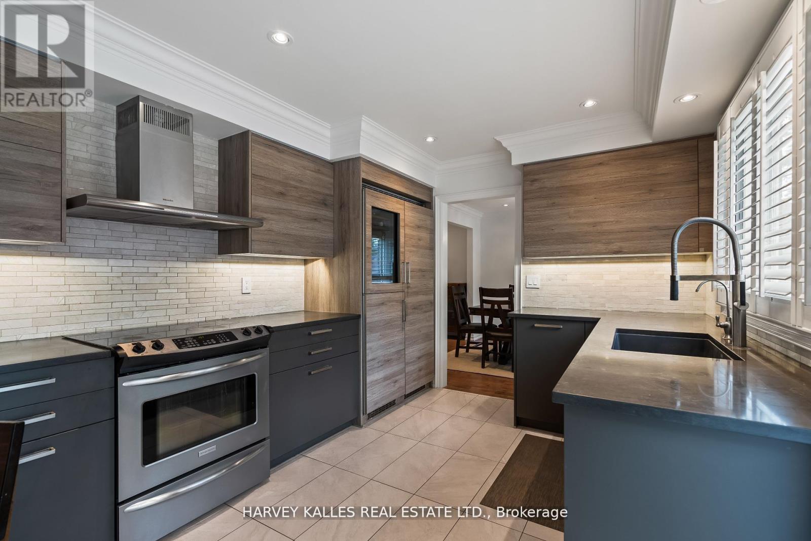 1268 Cermel Drive W, Mississauga, Ontario L5H 3V4 - Photo 9 - W12536360