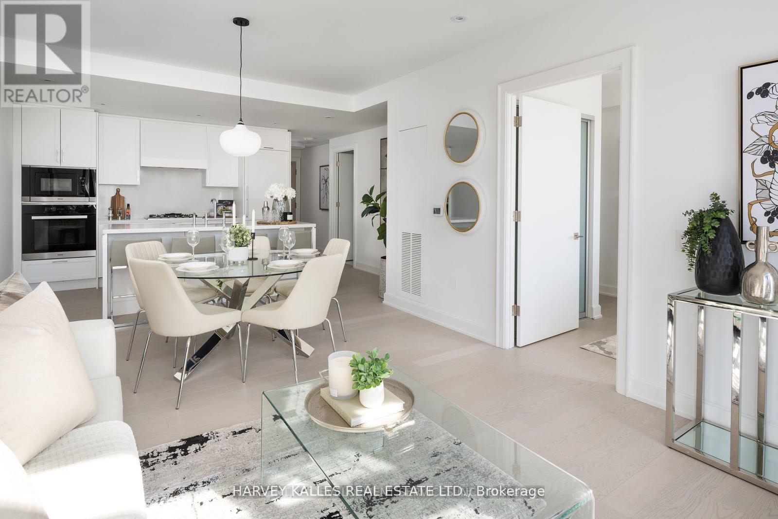 403 - 1 Strathgowan Avenue, Toronto, Ontario  M4N 0B3 - Photo 3 - C12544676